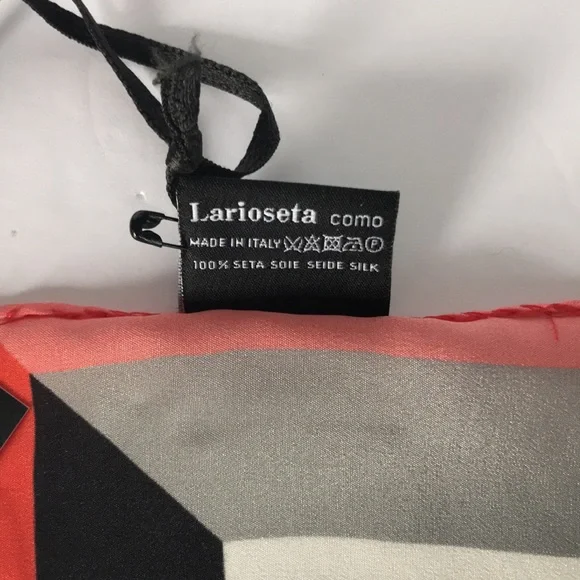 Boutique Moschino Cupcake Scarf 100% Silk Made in Italy NWT - Picture 7 of 7